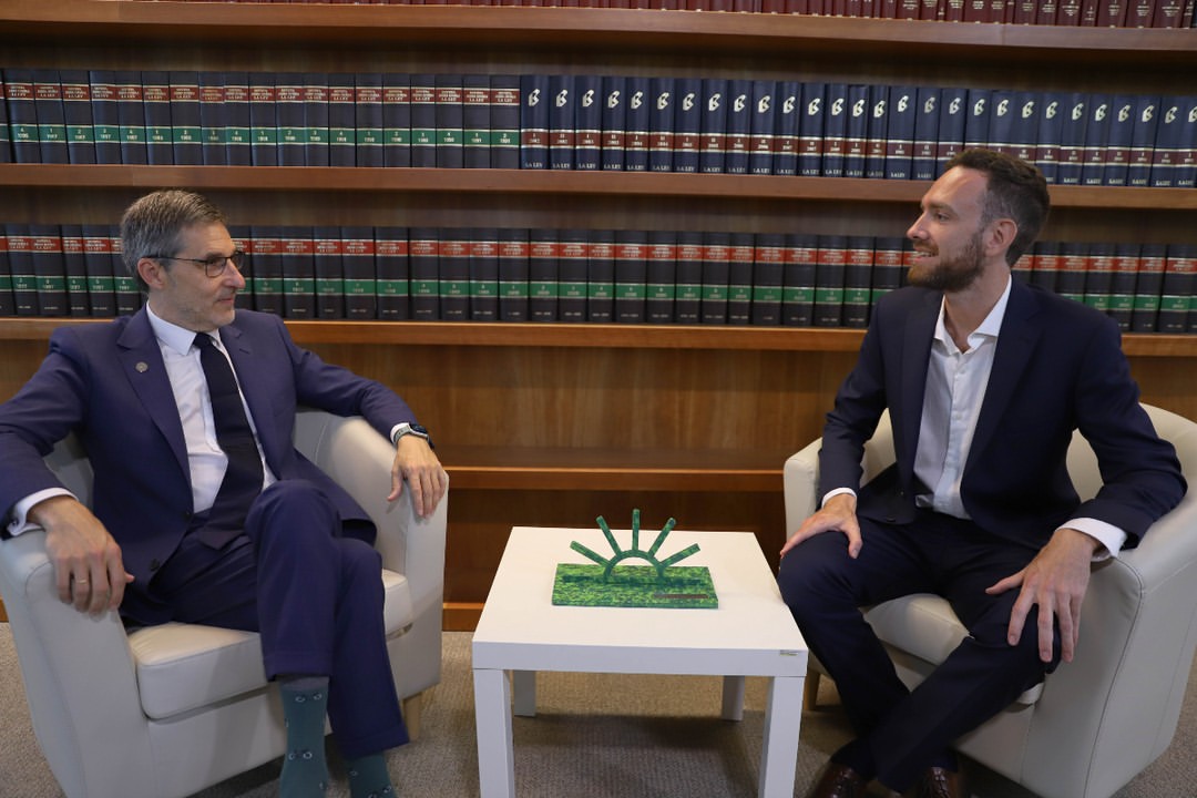 Reunión institucional